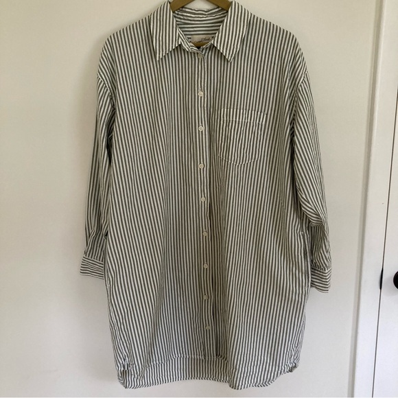 Universal Thread Dresses & Skirts - Universal Thread striped button up shirt dress